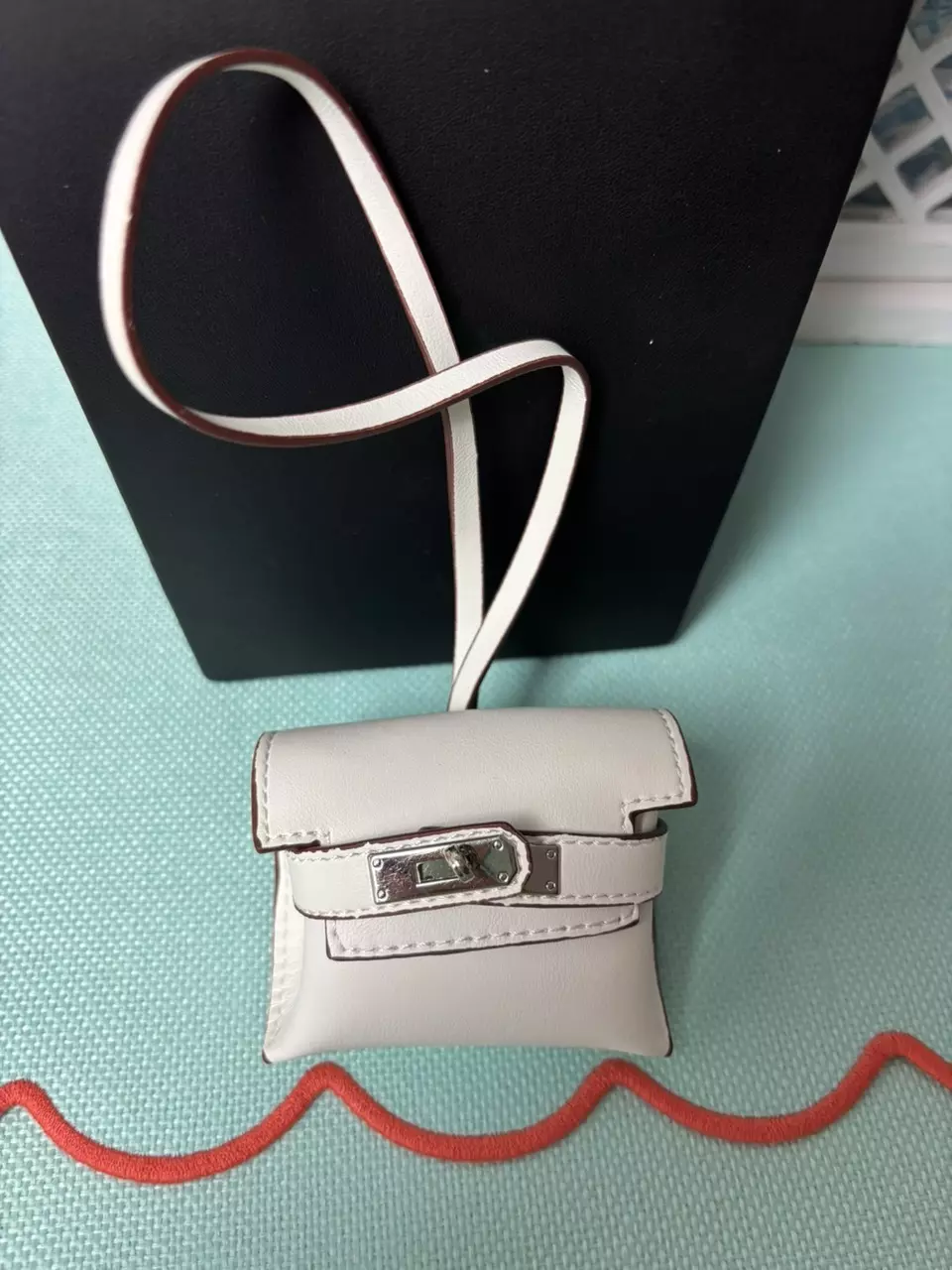 AirPod case thumbnail