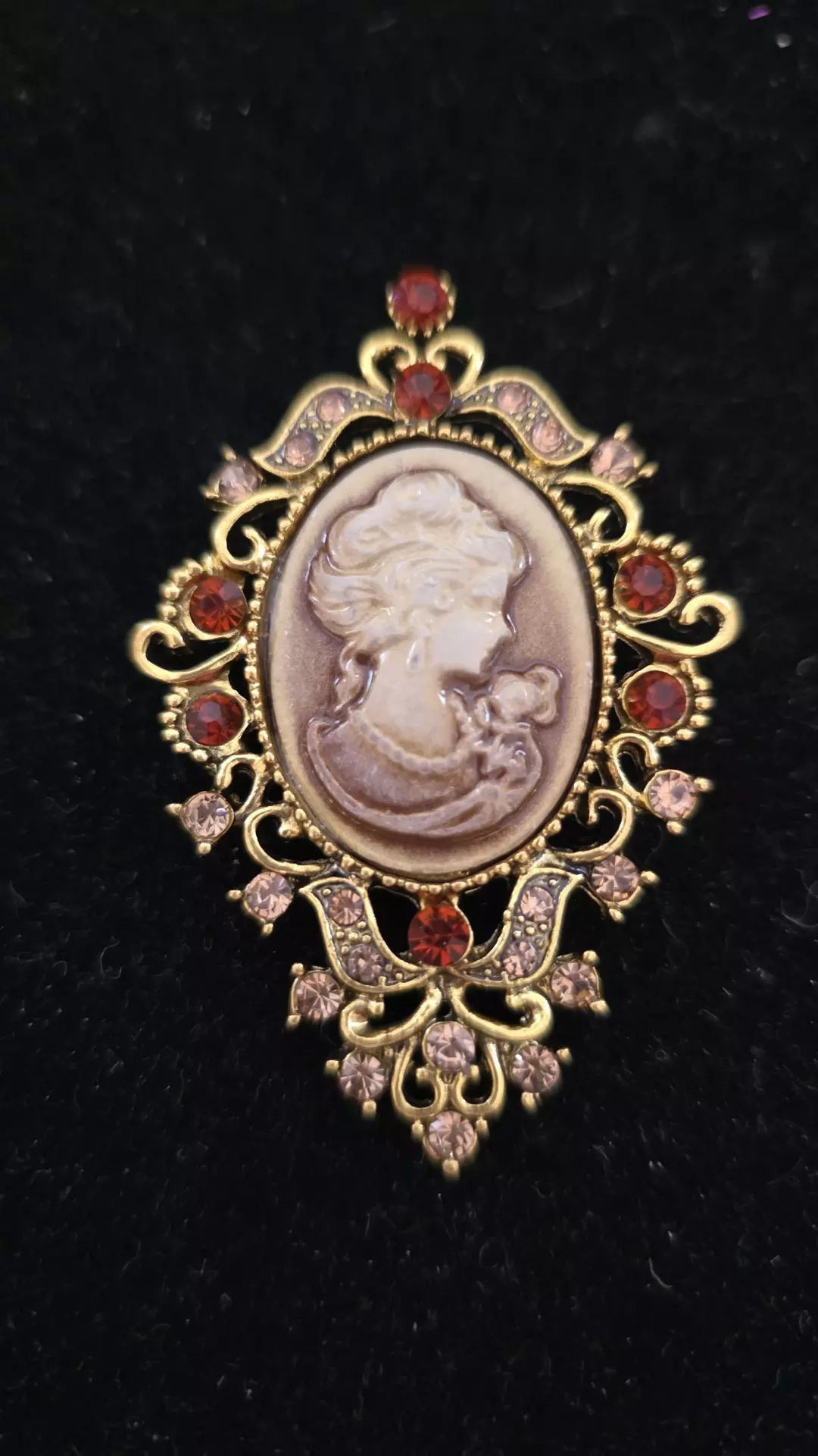 Cameo Brooch thumbnail