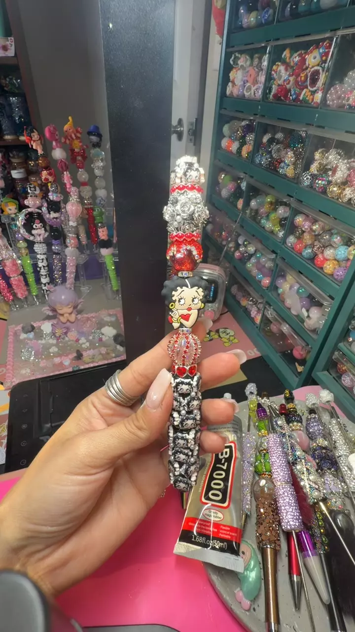 Betty lux pen thumbnail