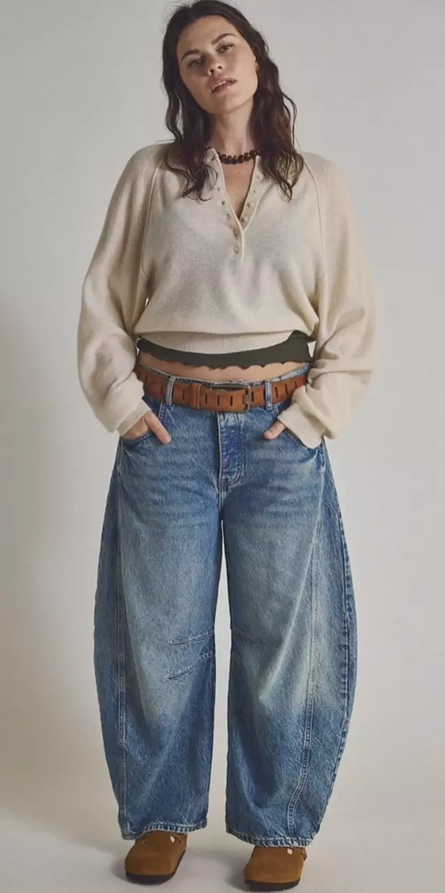 $128 We The Free Good Luck Mid Rise Barrel Jeans 26,30,32 thumbnail