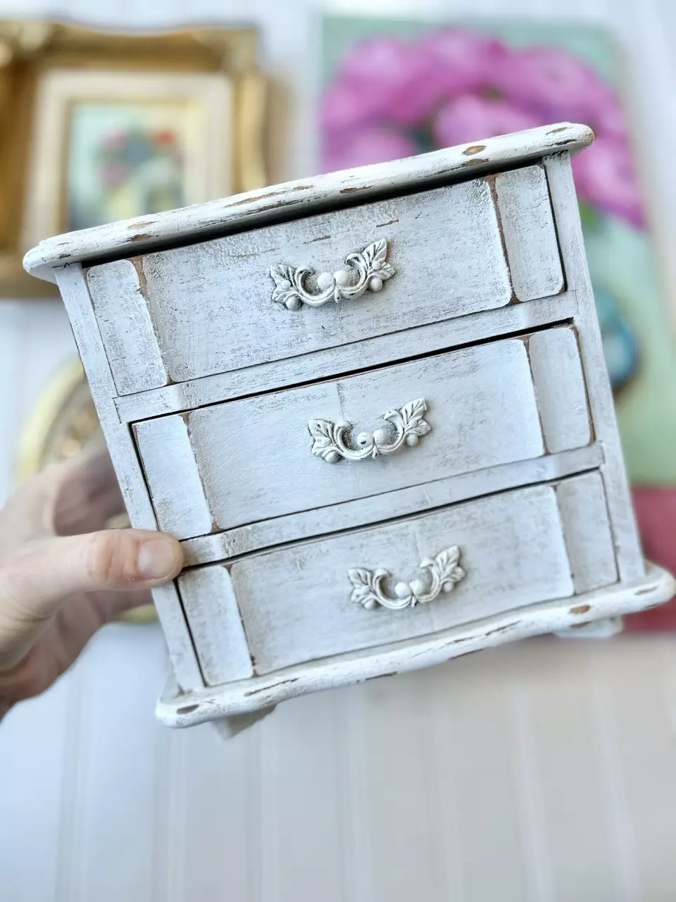 White dresser/music box 7 3/4x4 1/2 x 7 1/4” thumbnail