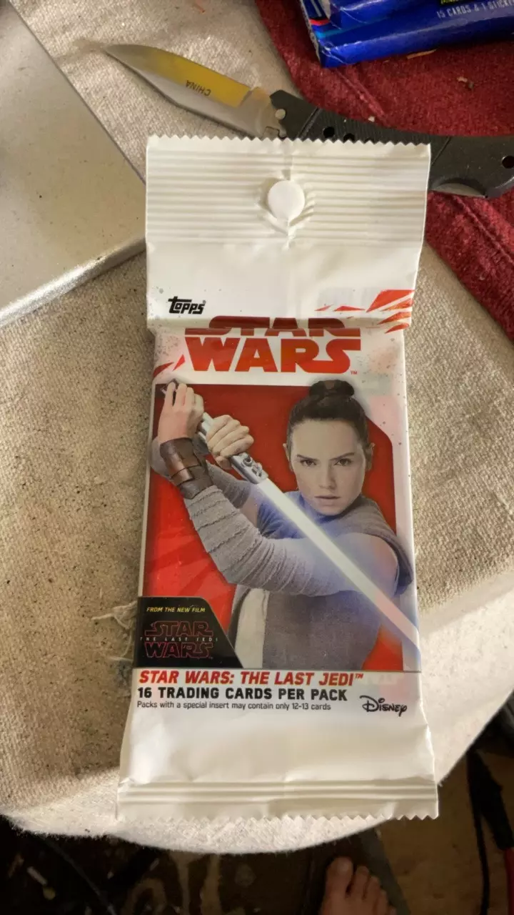 2018 STAR WARS HANG PACK(16 cards/pack) thumbnail