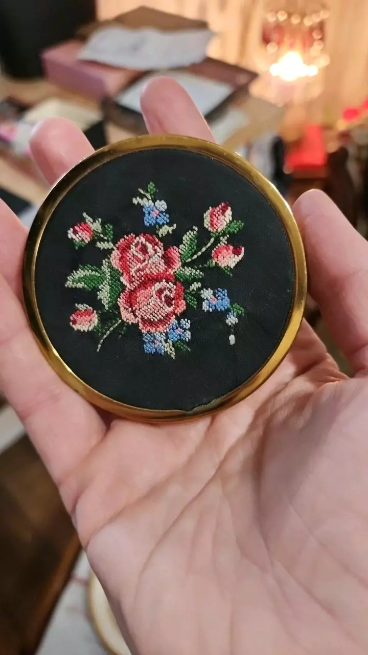 Needlepoint Gold Tone Compact thumbnail