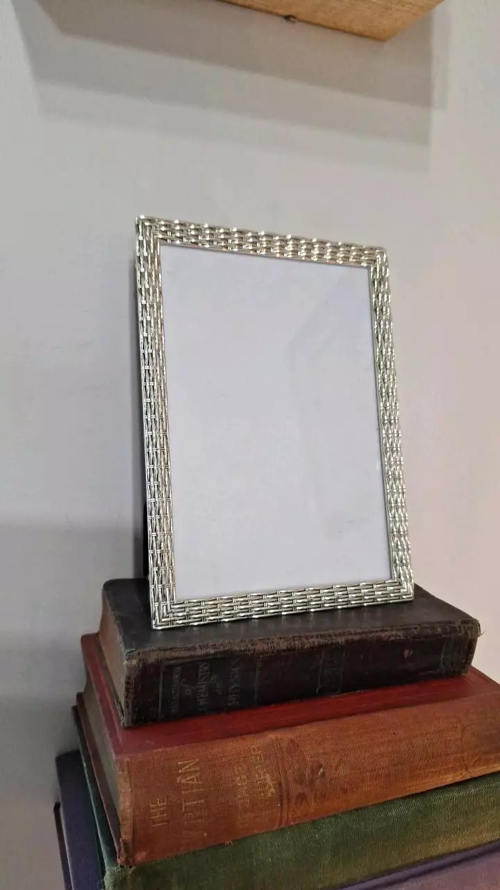 5x7 Silvertone Basketweave Frame Easel Back thumbnail