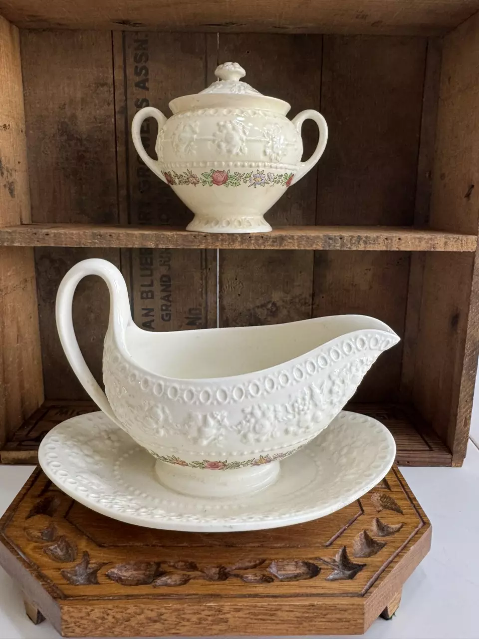 1940s Wellesley Wedgwood Gravy Boat and sugar dish thumbnail