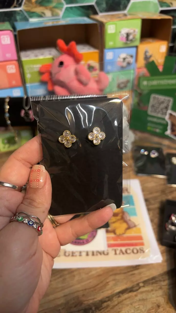 Gold clover earrings thumbnail