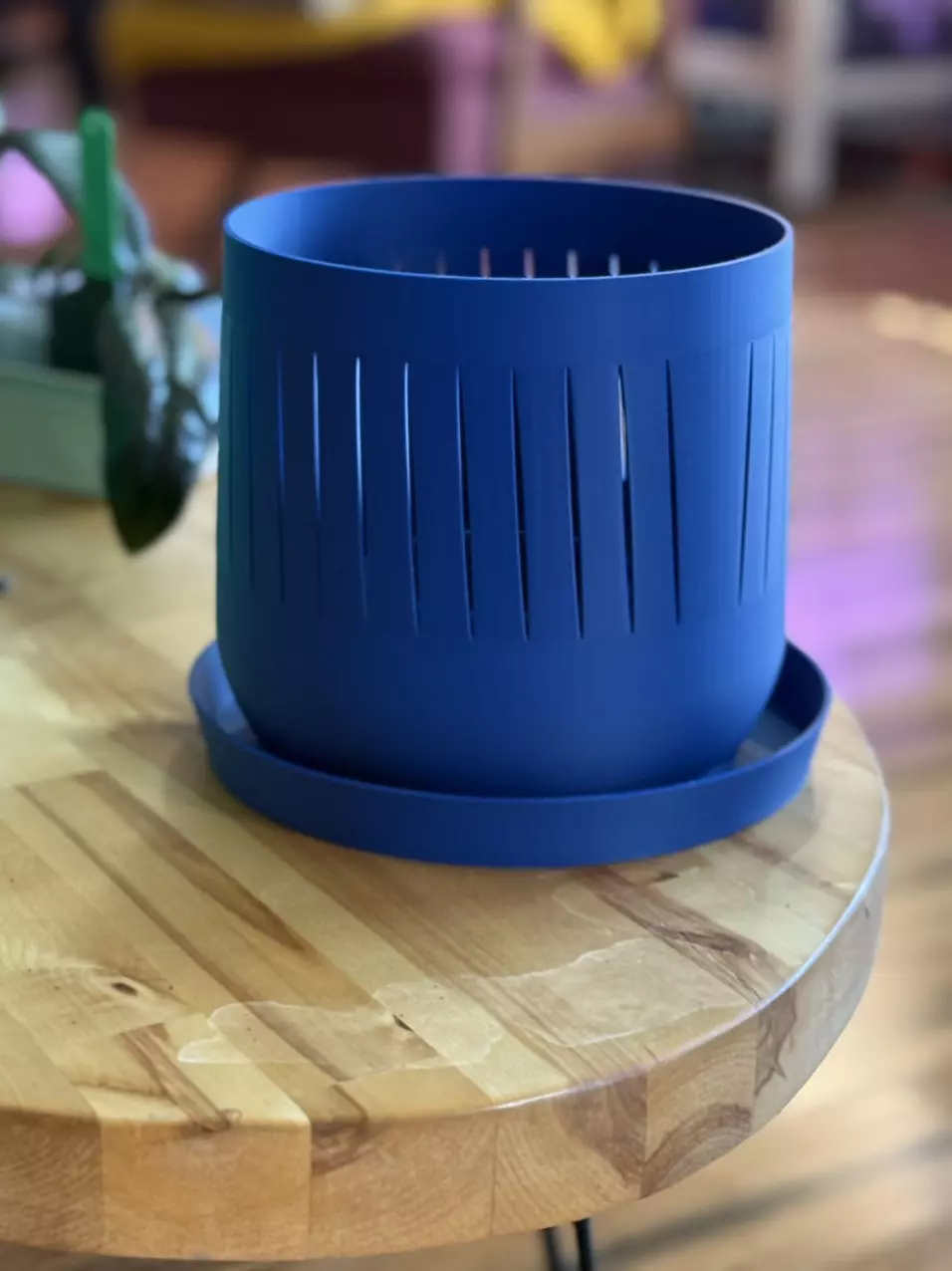 8” Crystal planter with drip tray thumbnail