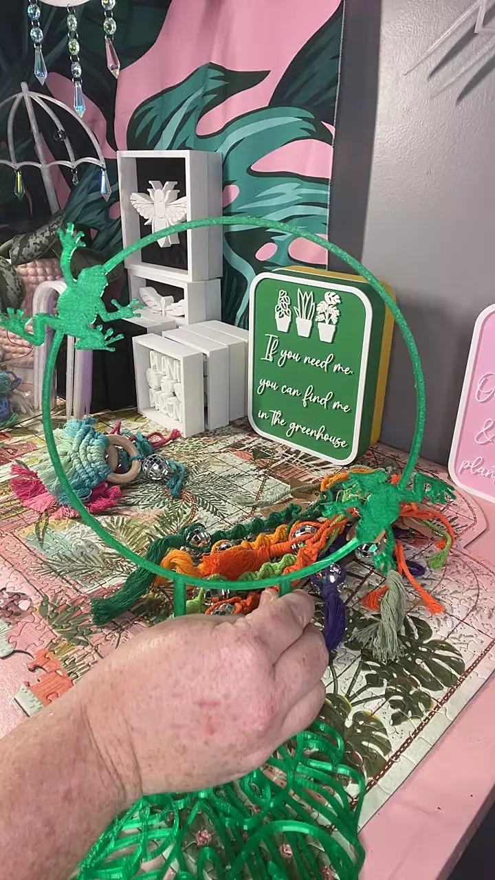 green frog trellis 🐸 thumbnail