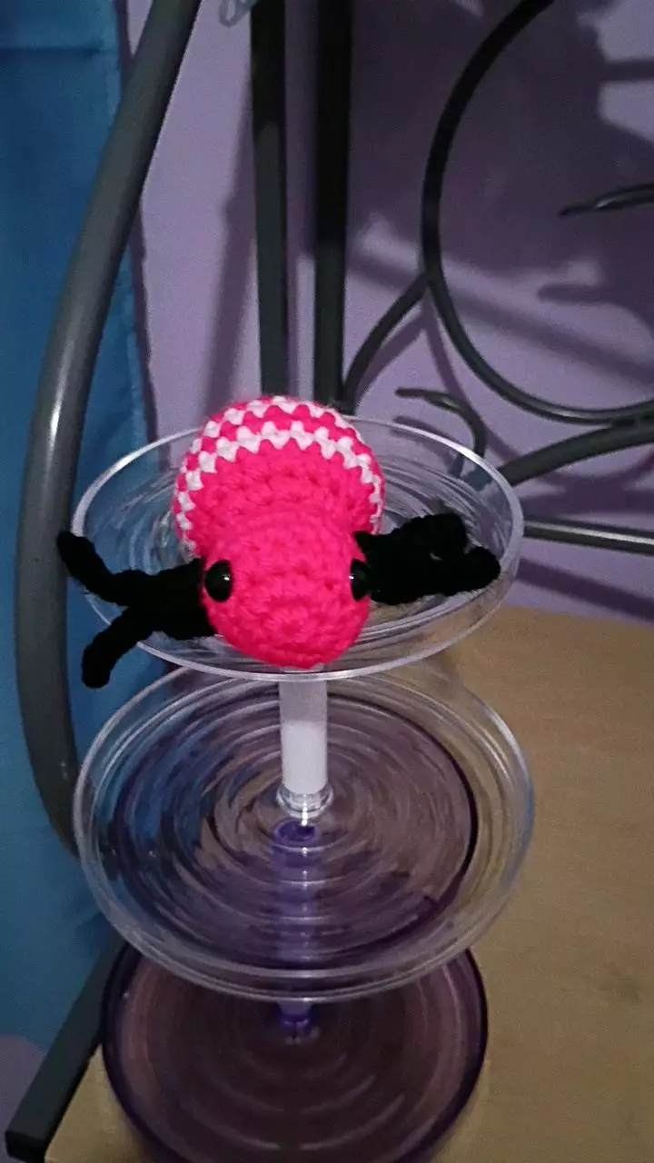 neon pink small spider thumbnail