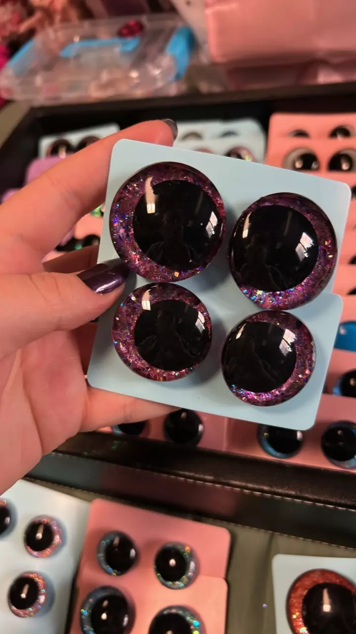 Barbie eyes 35mm thumbnail