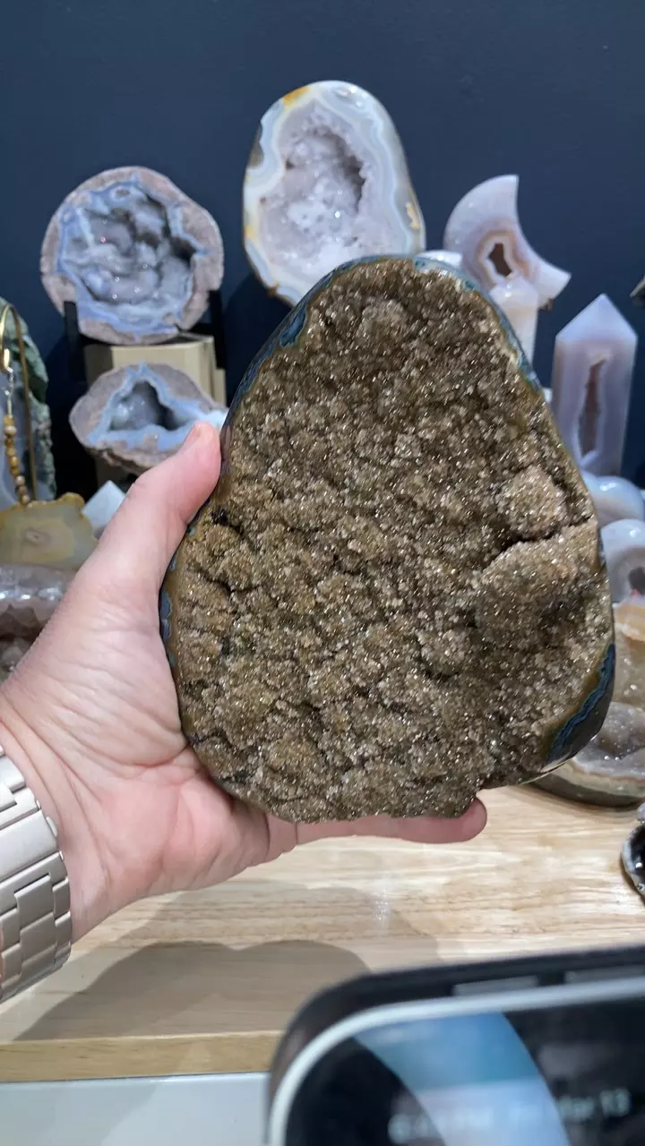 latte amethyst cut base thumbnail