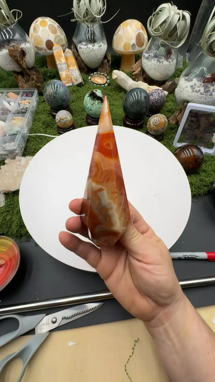 sardonyx agate obelisk thumbnail