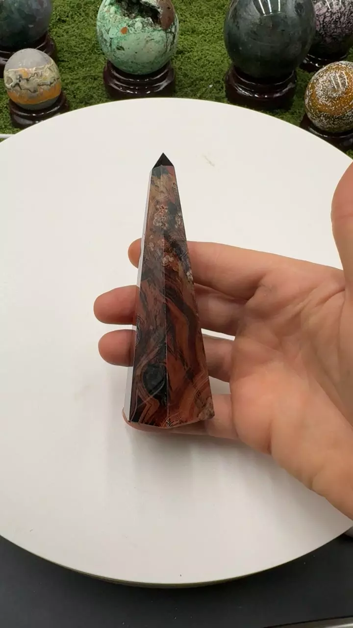 agate obelisk thumbnail