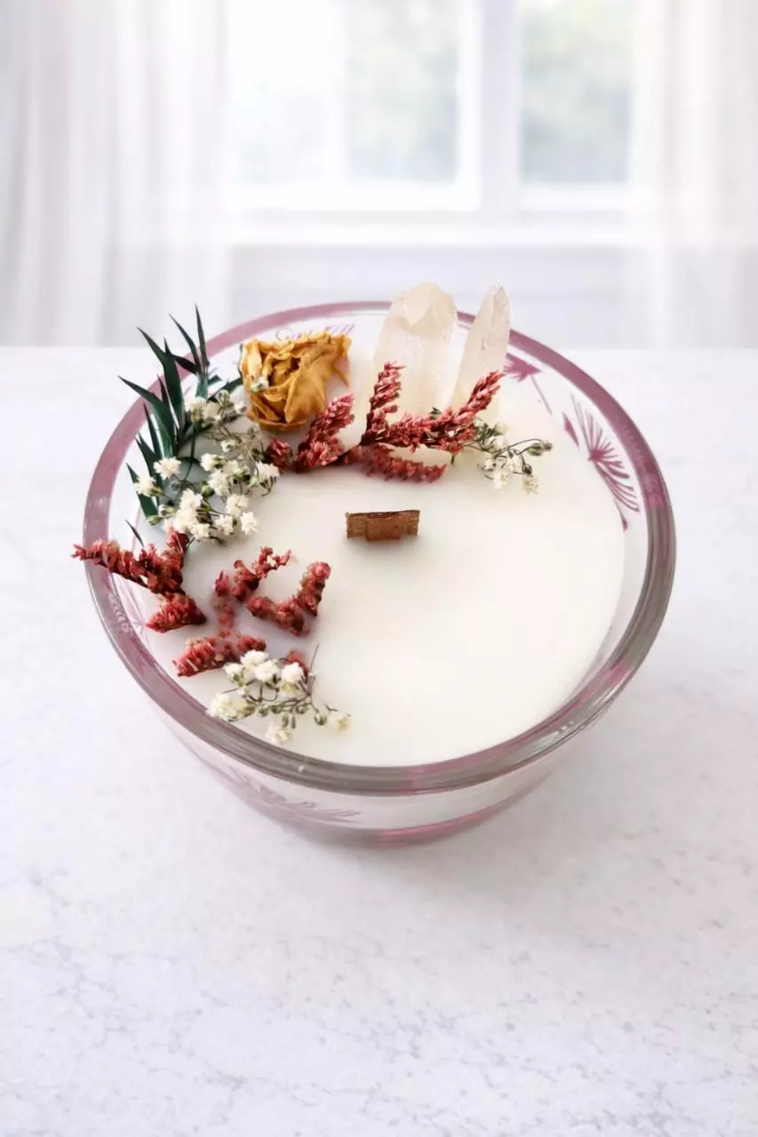 Petal Glow Crackle Candle thumbnail