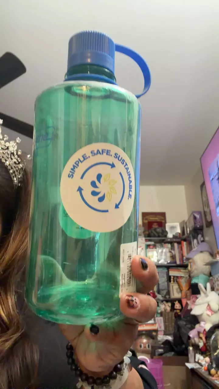 32 ounce pastel green Nalgene water bottle thumbnail