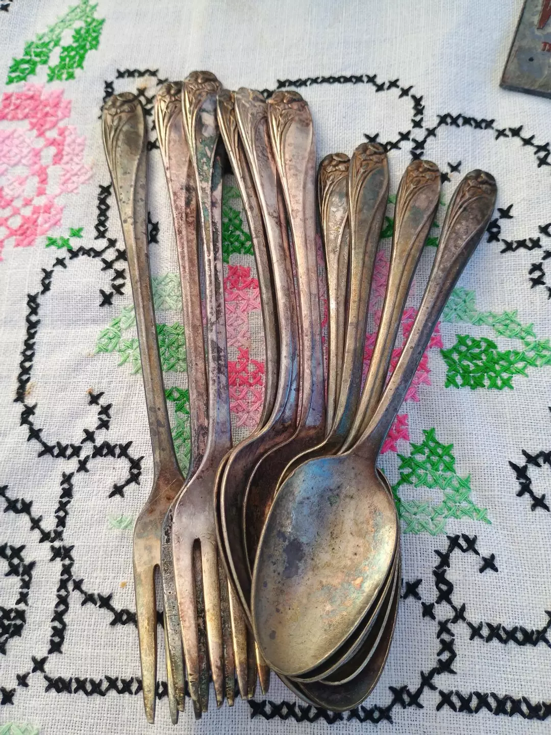 Patinaed Daffodil cutlery thumbnail