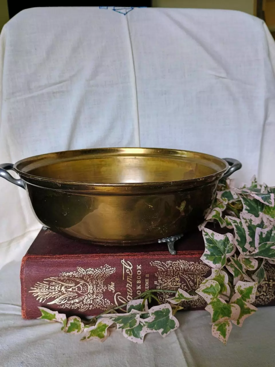 Footed brass planter thumbnail