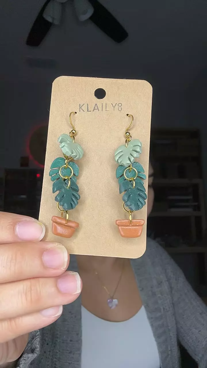 dangle monstera thumbnail