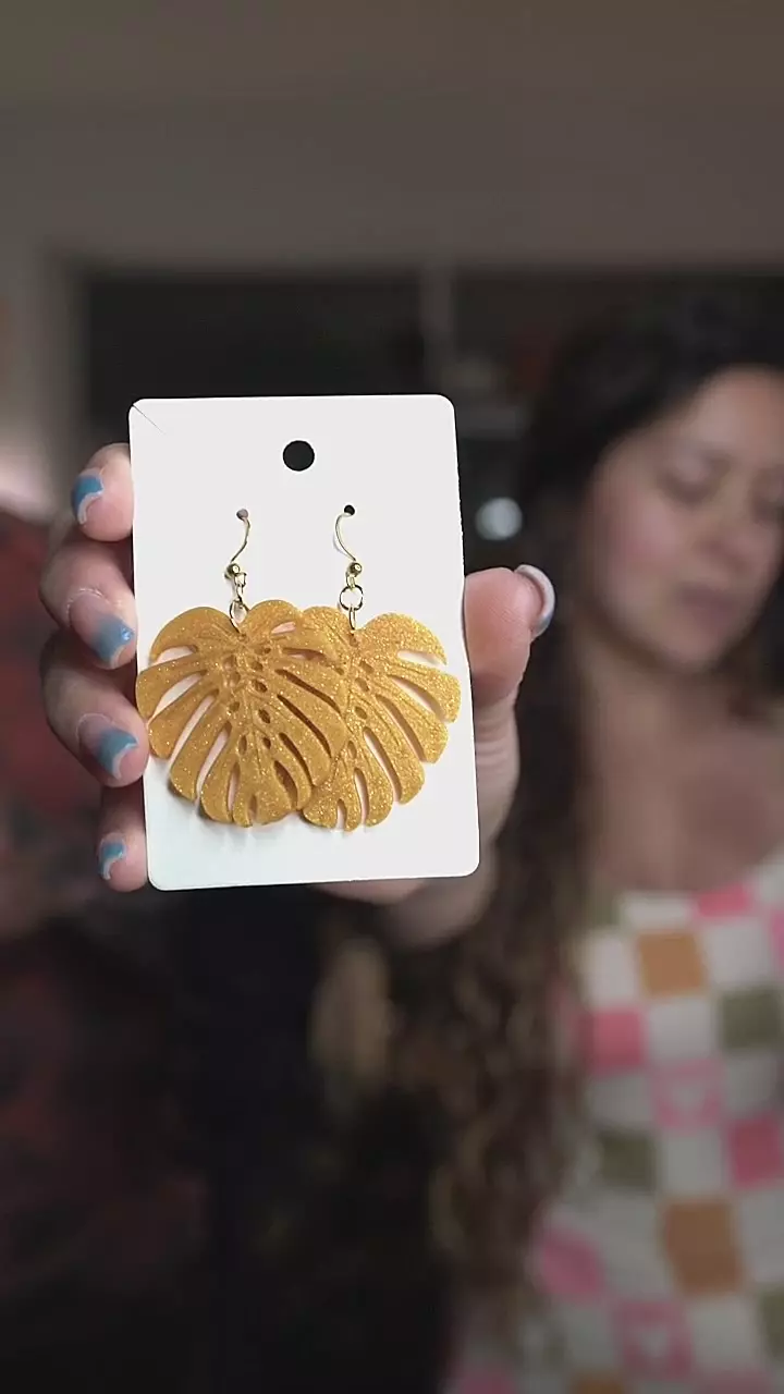 Giant Monstera Earrings - Sparkle gold w golden hooks thumbnail