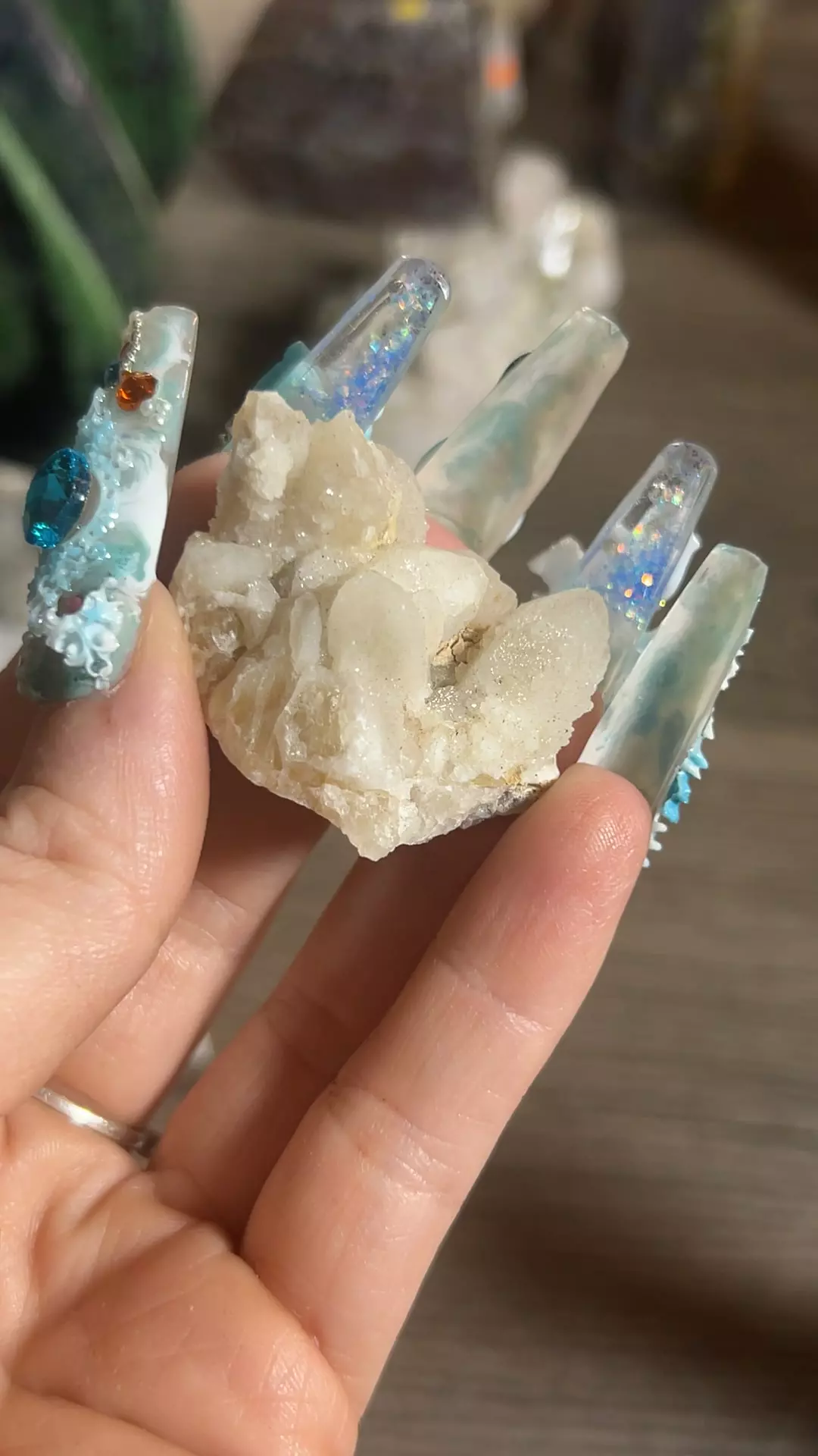 witches fingers thumbnail