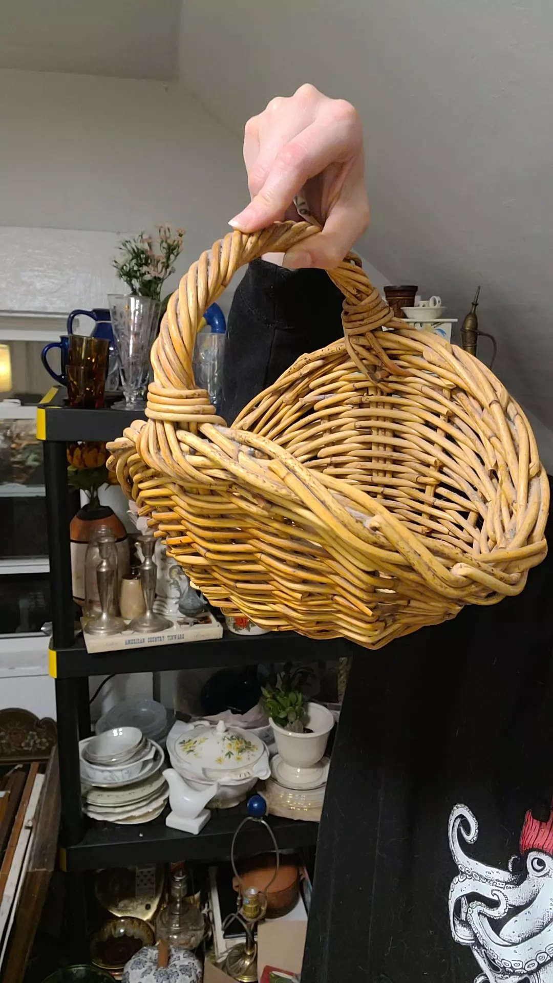 wicker gathering basket thumbnail