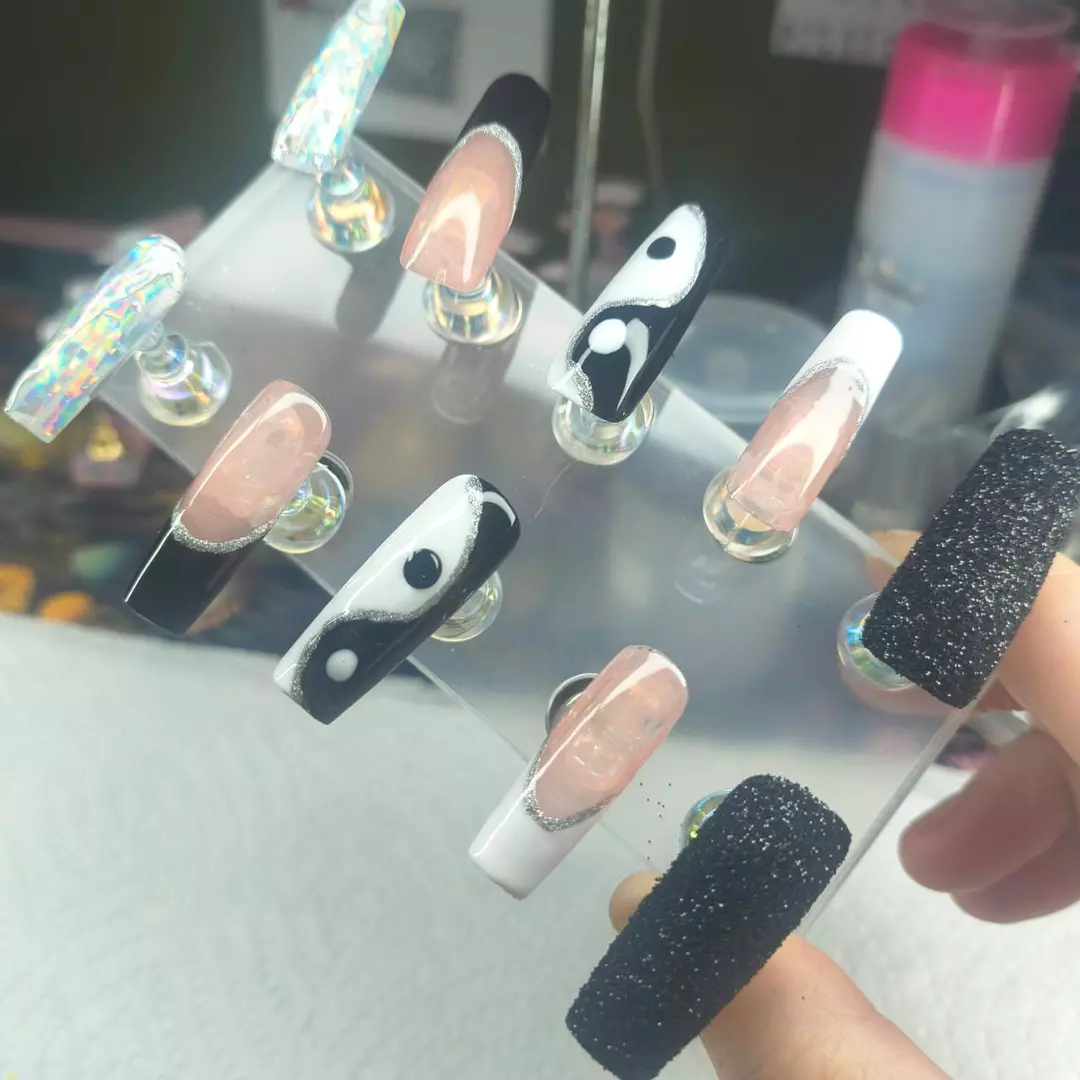 "Ying & Yang"    NAILS thumbnail