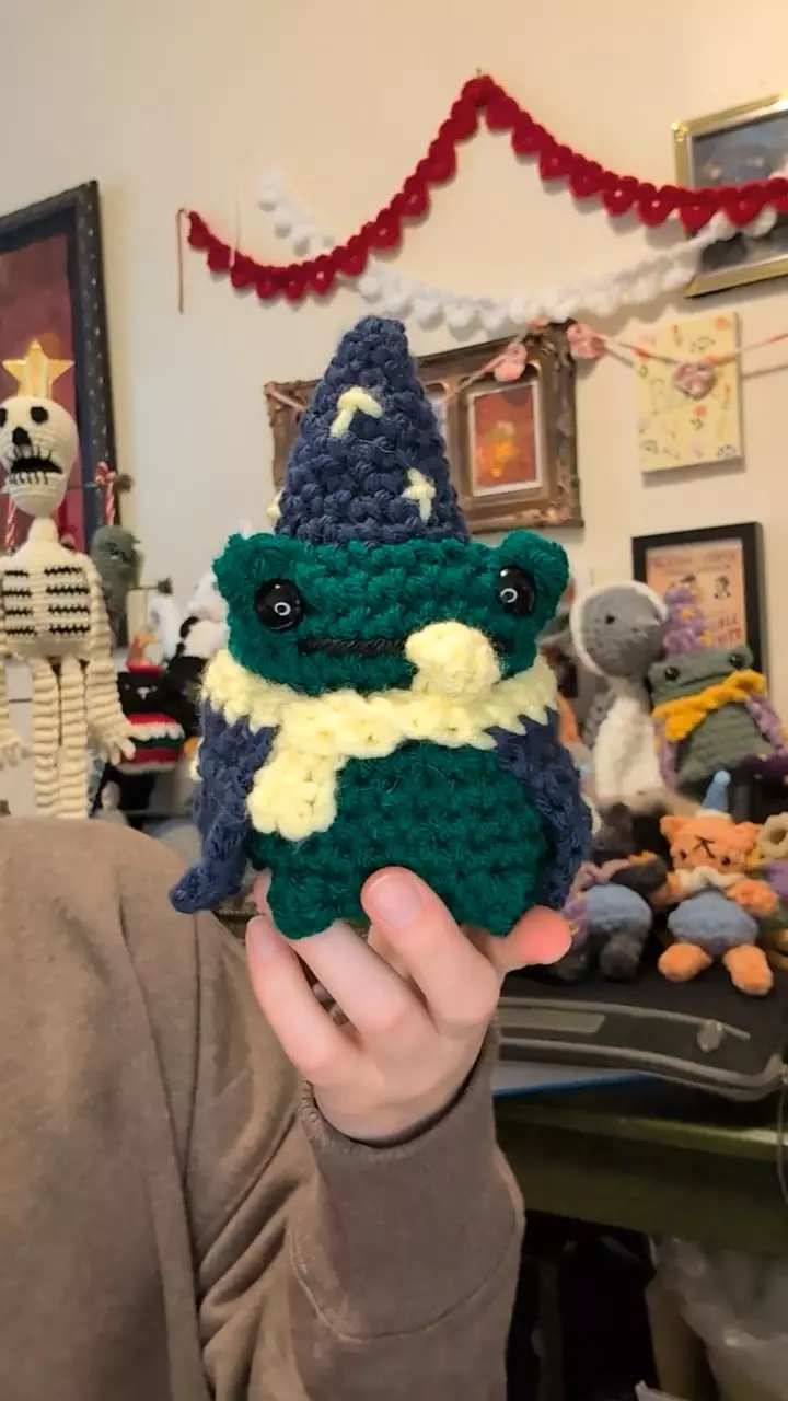 navy wizard frog thumbnail