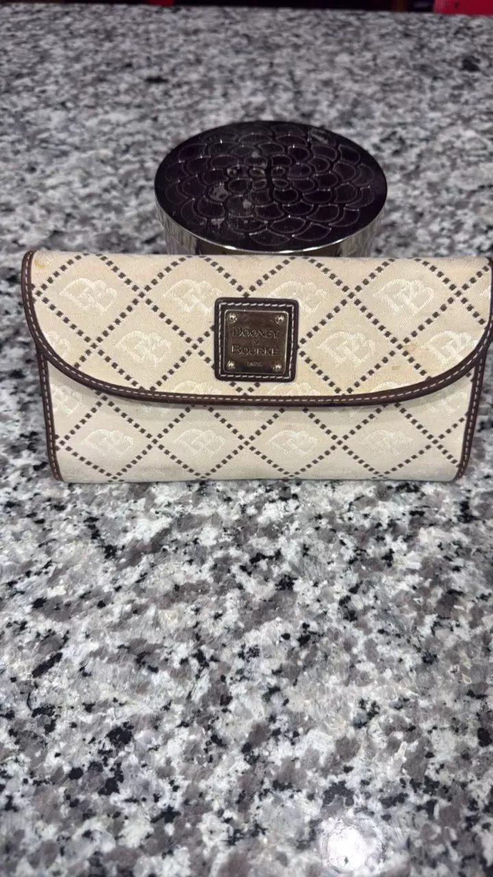 Dooney & Bourke Vintage Crème Tri-Fold thumbnail