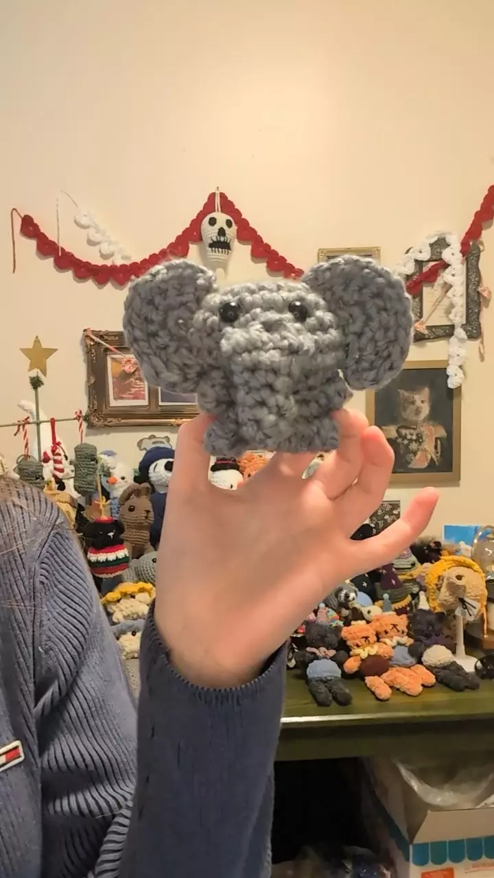baby elephant thumbnail
