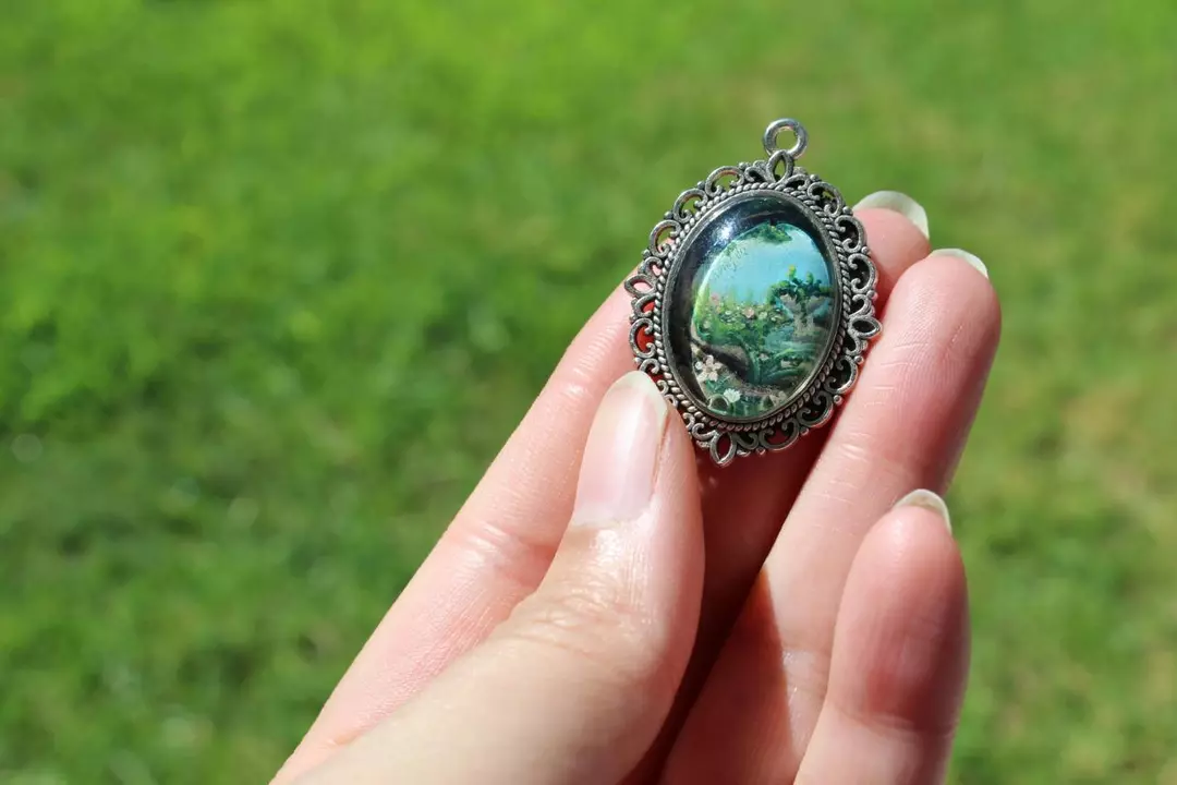 Overgrown garden thumbnail