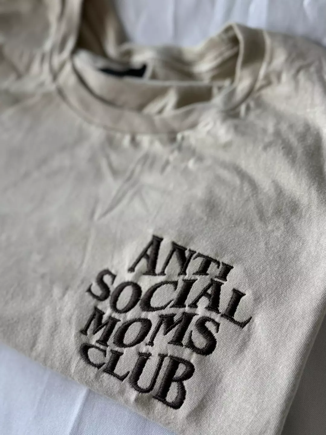 Size LARGE mom club thumbnail