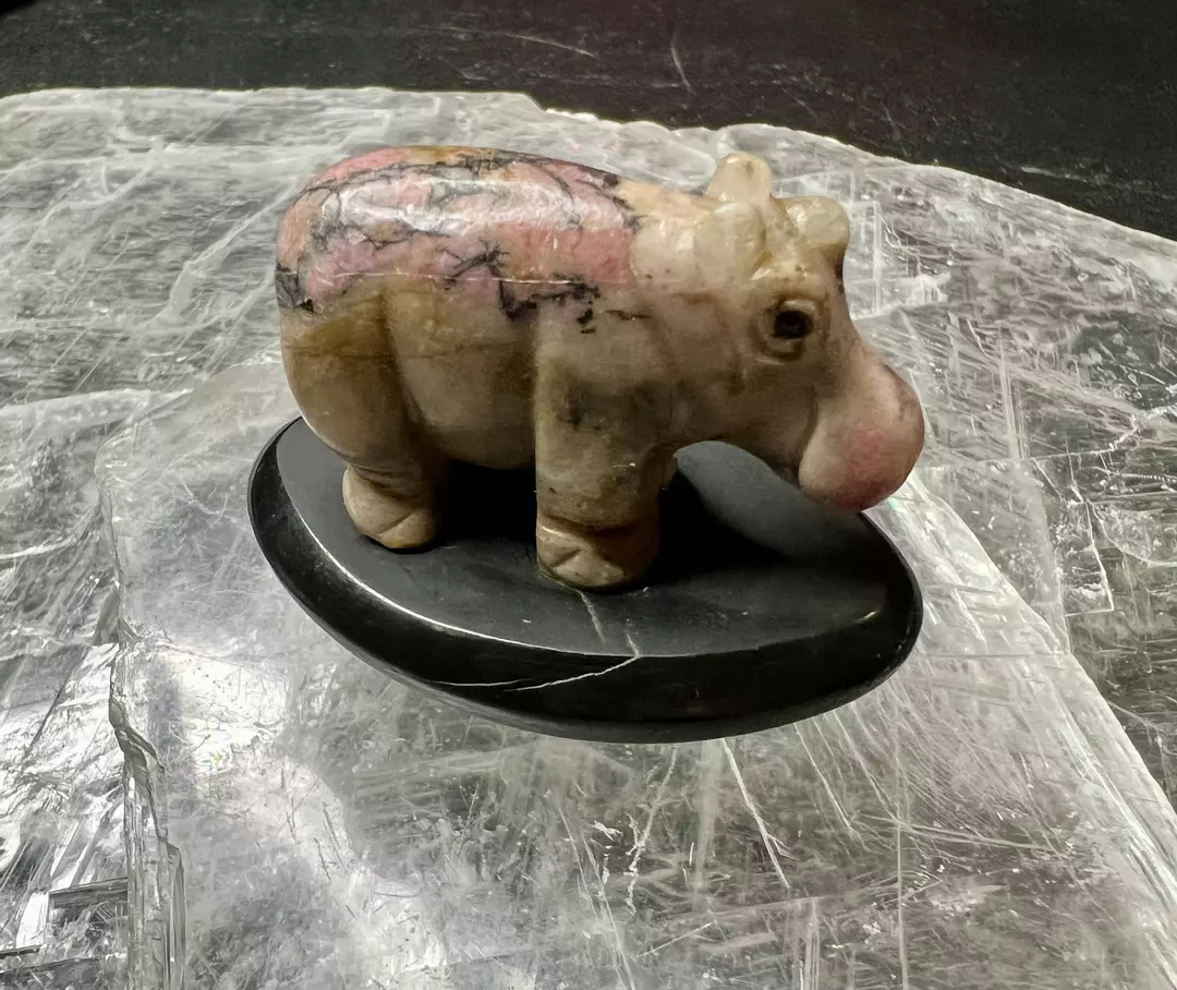 Rhodonite hippo on black obsedian stand thumbnail