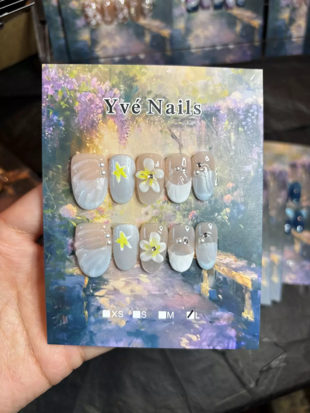 Size large thumbnail