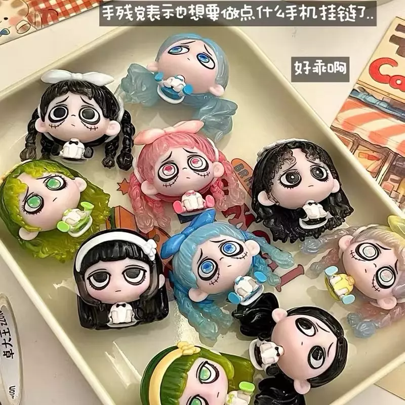 Kiki Sitting In a Row series Mini beans thumbnail