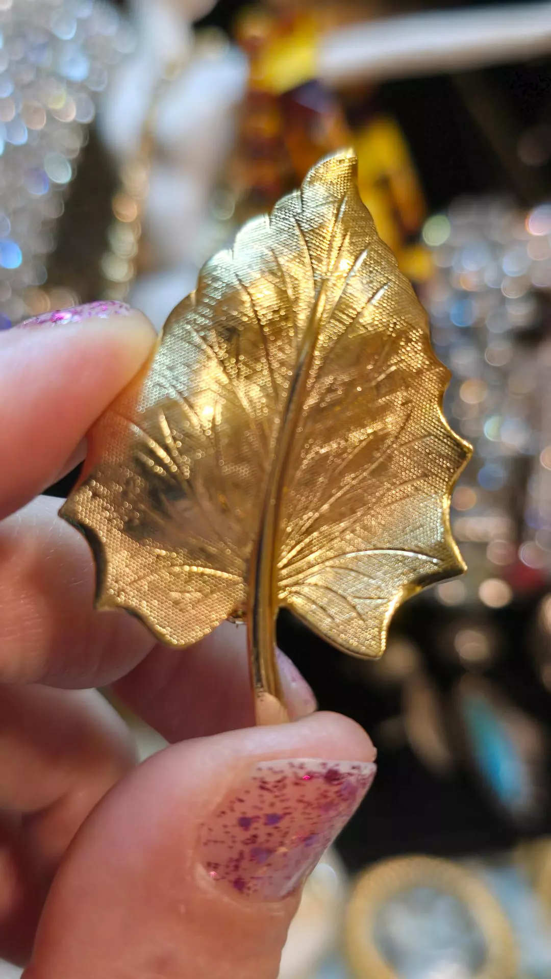 Vintage Brooch Goldtone  thumbnail
