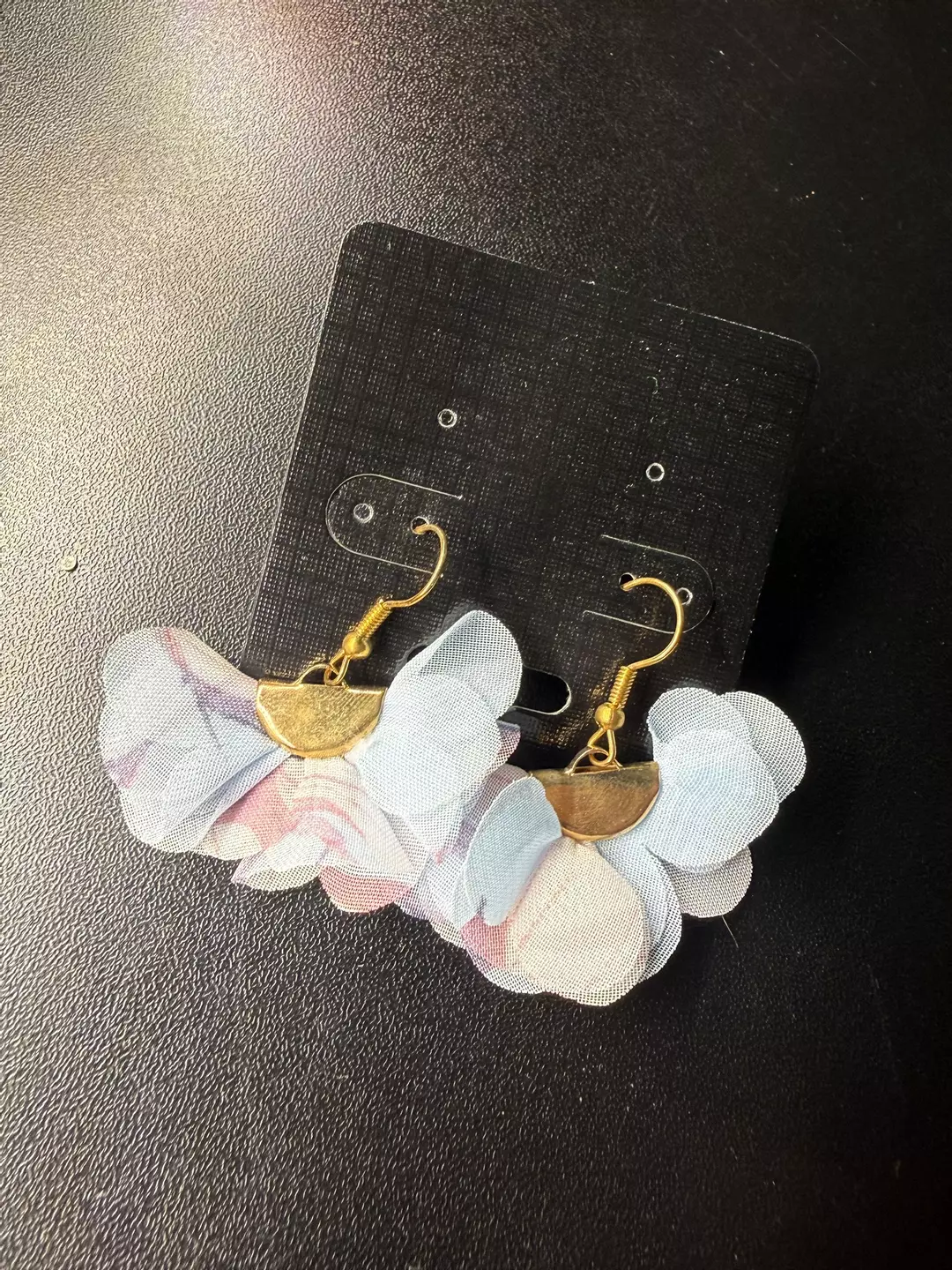 Gold flower Earrings thumbnail