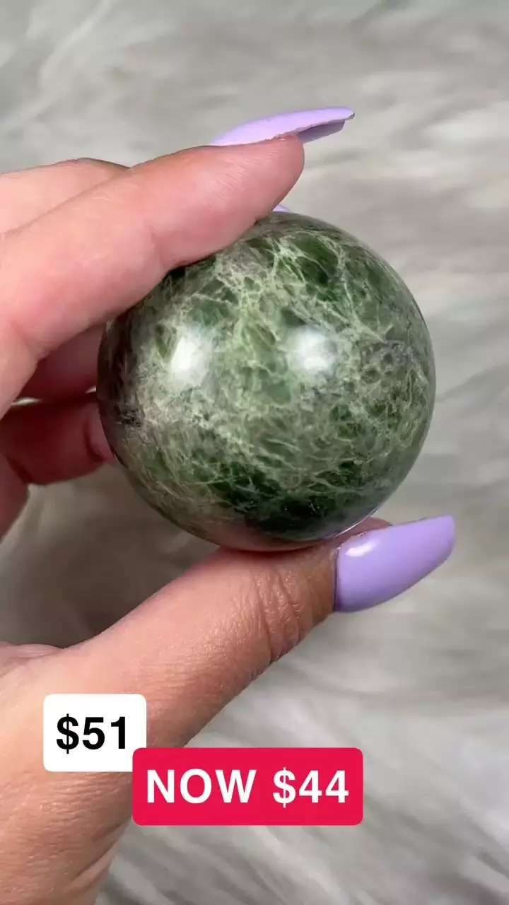 Diopside Sphere thumbnail