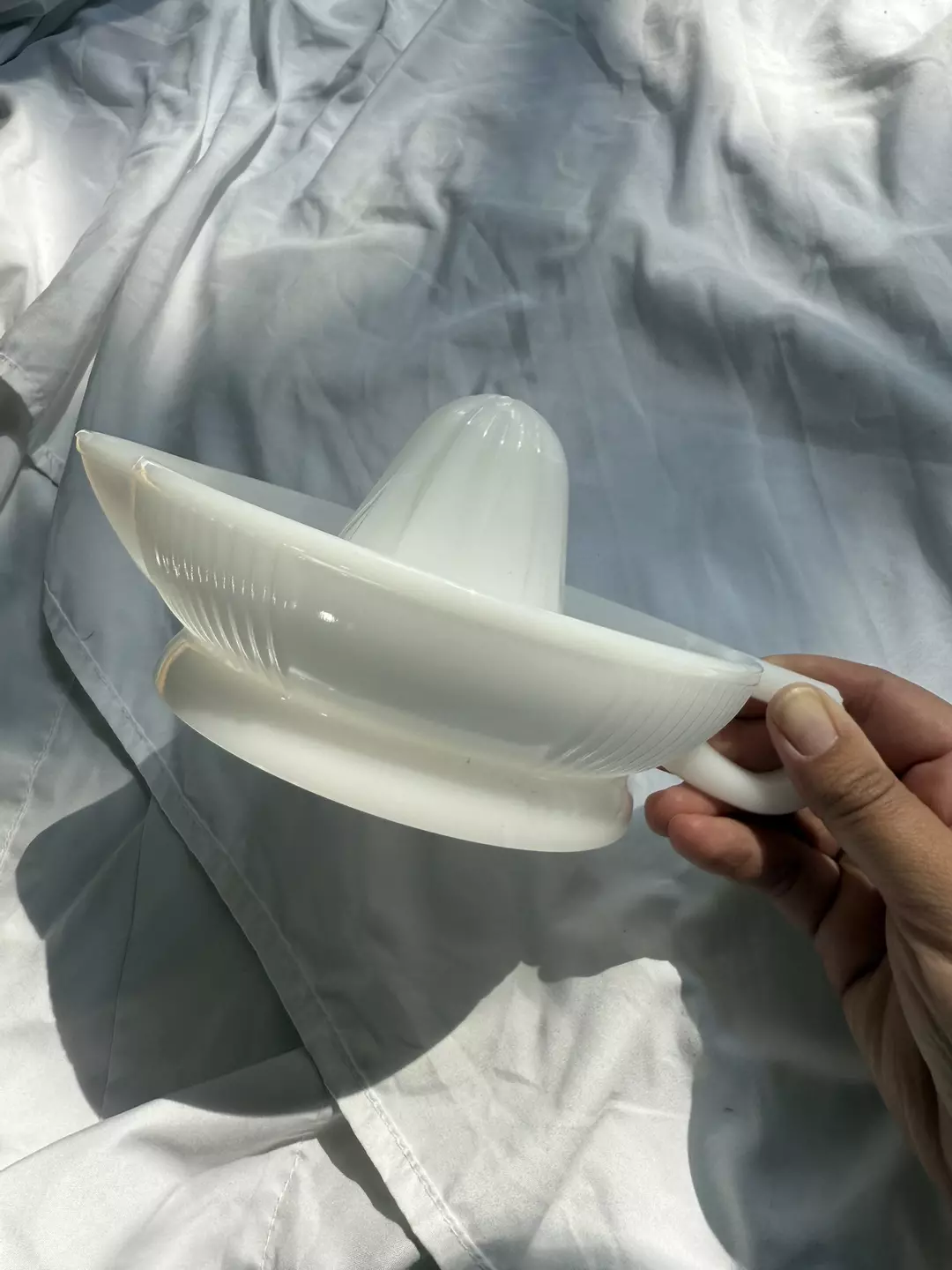 Milk Glass Juicer thumbnail