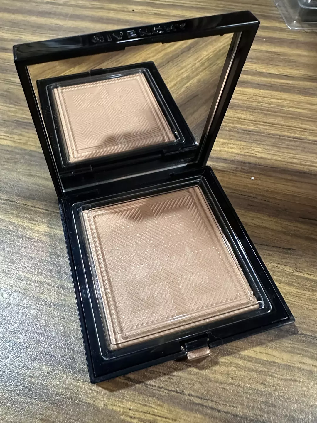 Givenchy glow powder 01 thumbnail