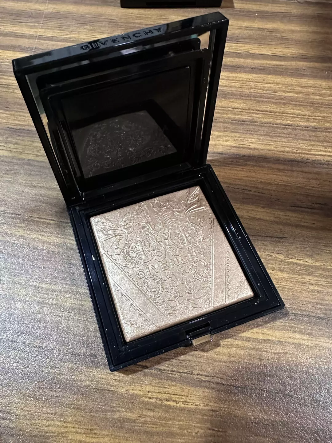 Givenchy 02 shimmery gold thumbnail