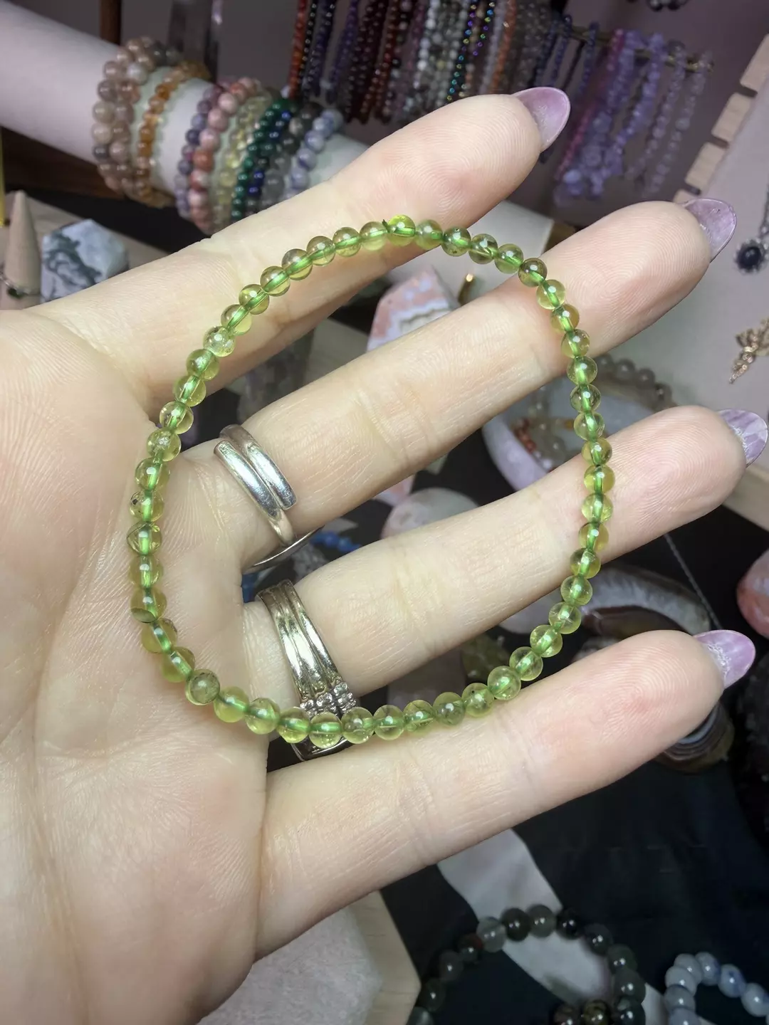 3mm peridot thumbnail