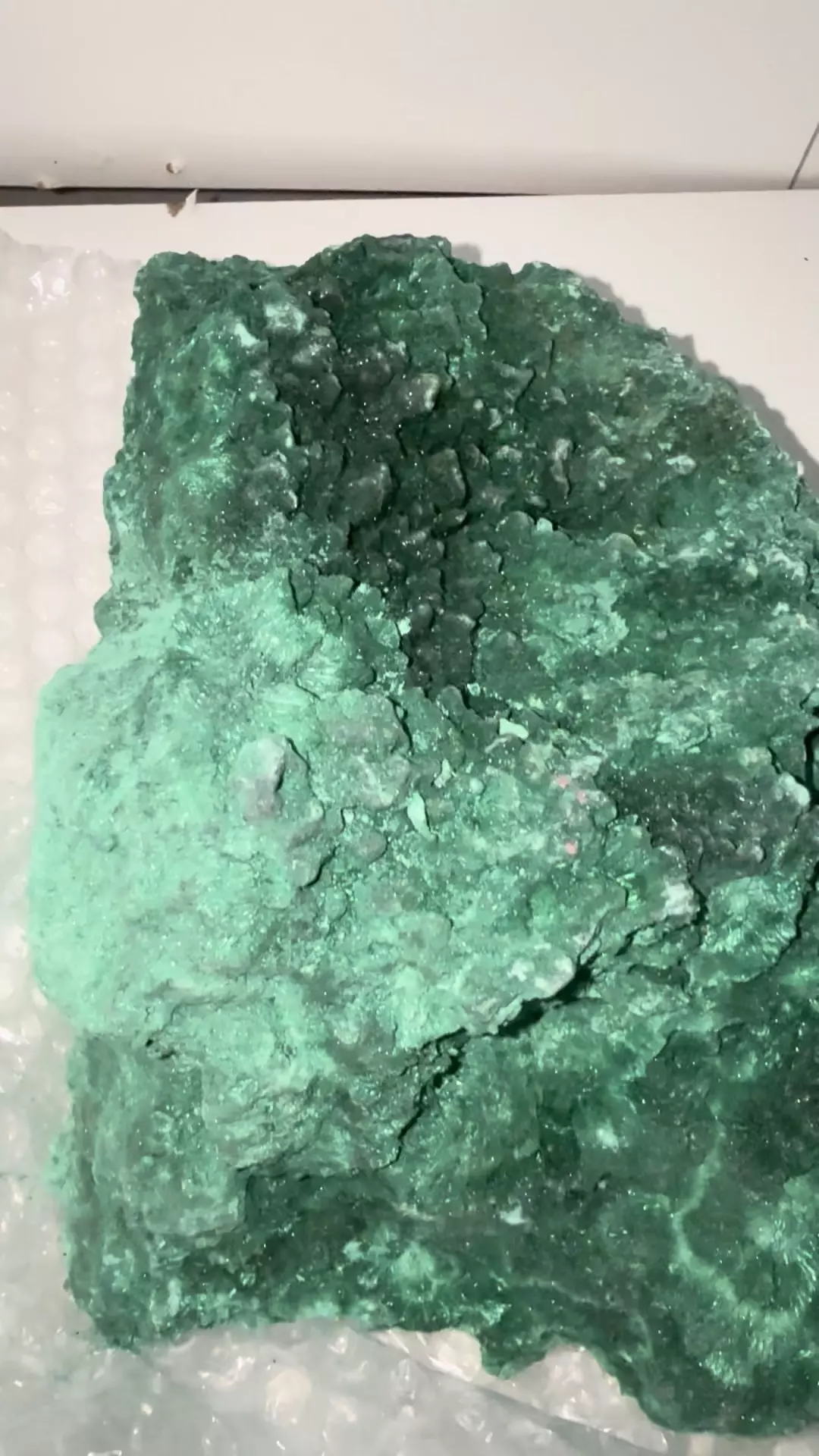 Huge chunk of malachite apx 7.5”x7”x4”. Comes with display. Didn’t test display. thumbnail
