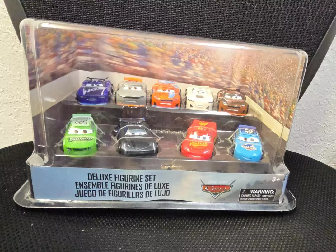 Cars deluxe Figure set NIB thumbnail
