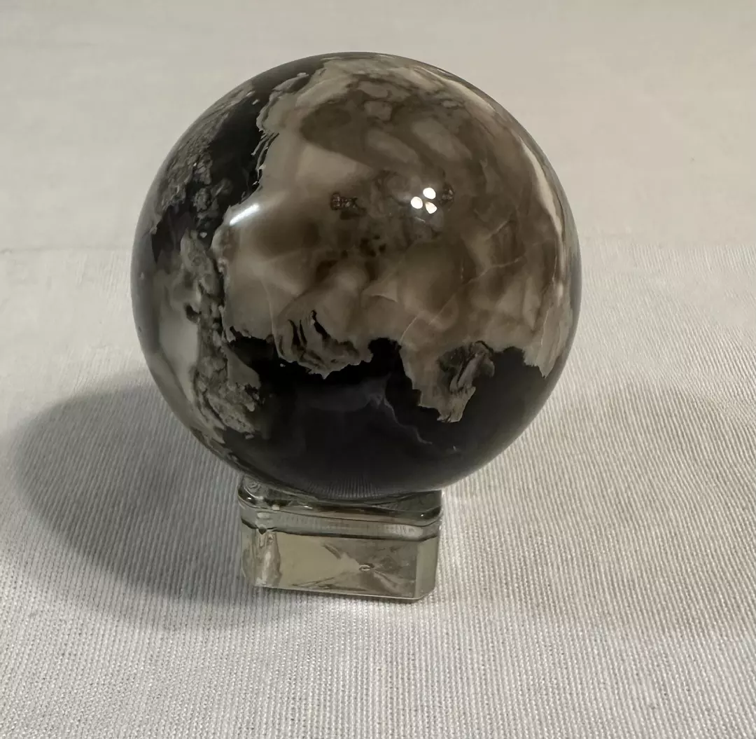 Gorgeous agate spear with clear stand thumbnail